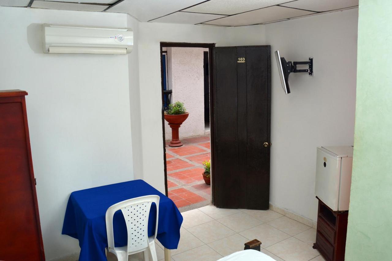 Hotel Andalucia Inn Santa Marta  Exteriör bild