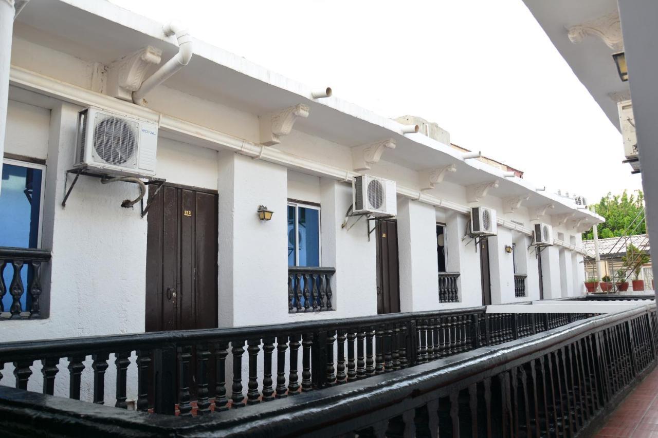 Hotel Andalucia Inn Santa Marta  Exteriör bild