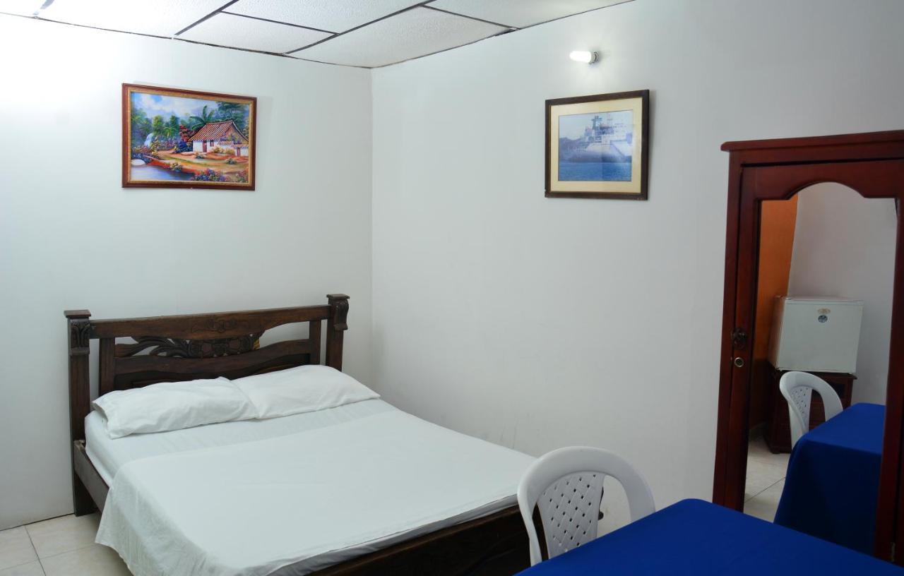 Hotel Andalucia Inn Santa Marta  Exteriör bild