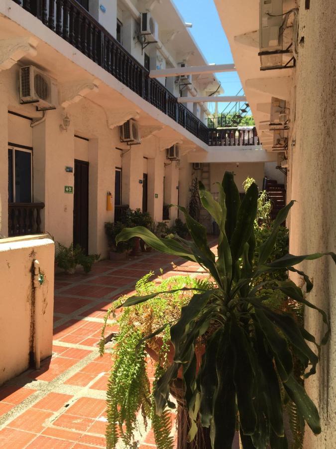 Hotel Andalucia Inn Santa Marta  Exteriör bild